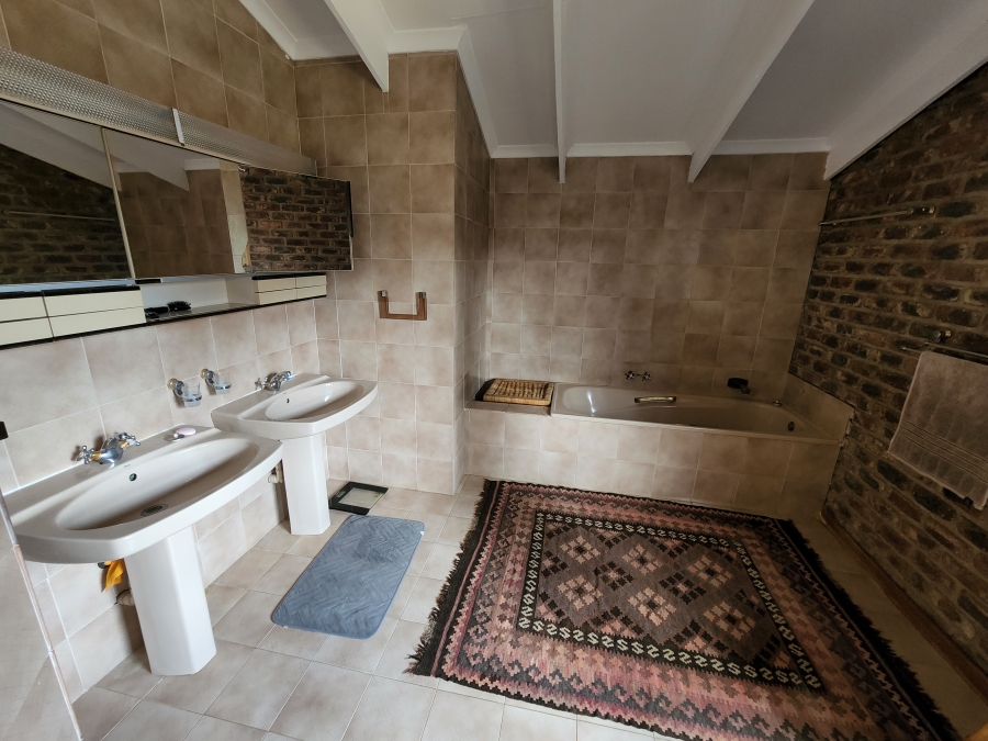 5 Bedroom Property for Sale in Mooivallei Park North West